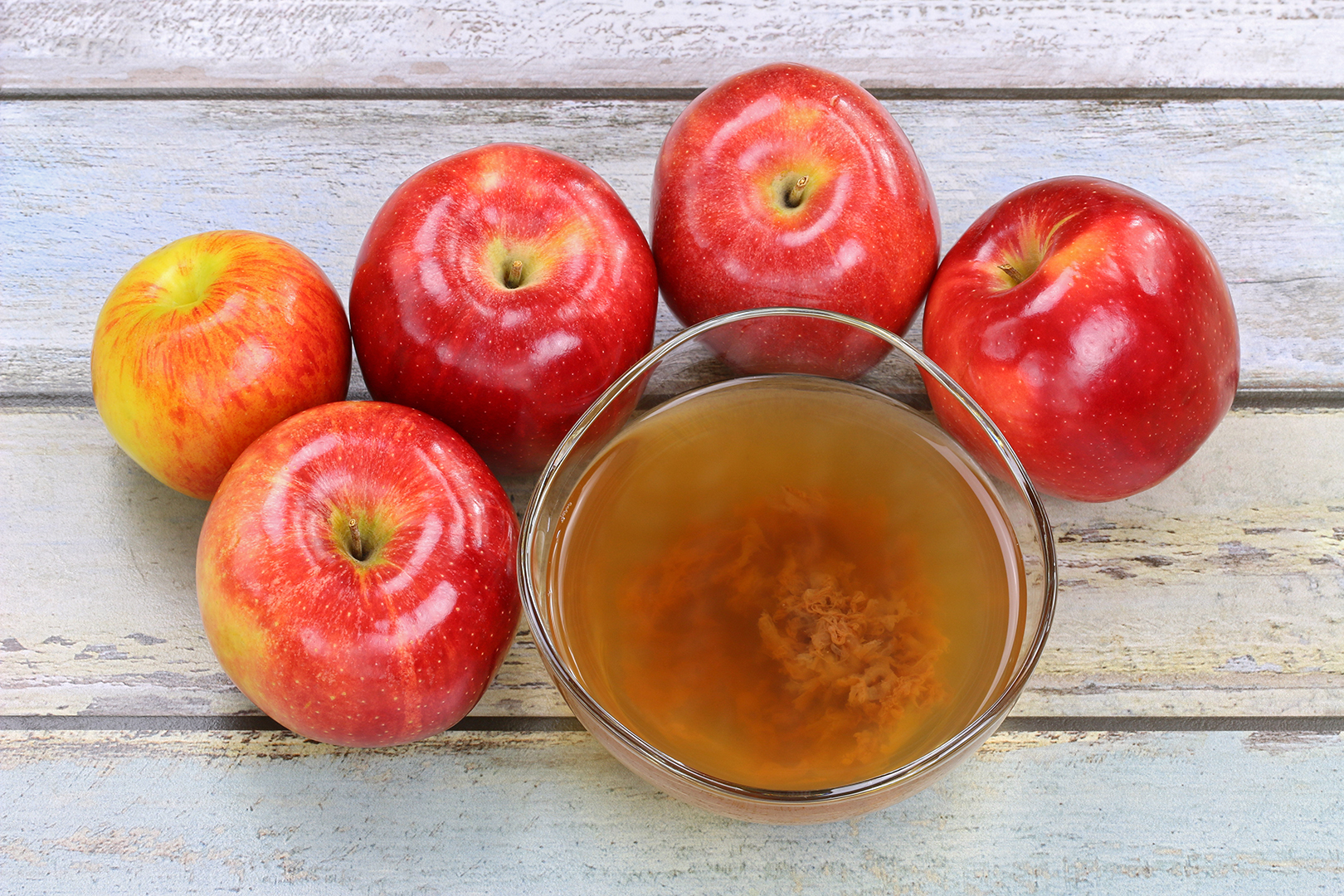 Los principales beneficios del vinagre de manzana para tu salud, seg&uacute;n expertos