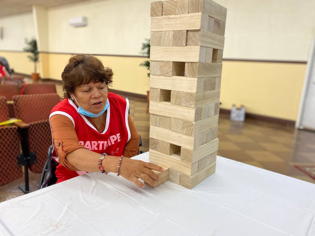 Llevando a las personas de la tercera edad a cuidar de su salud mental