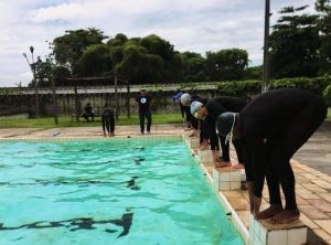 Menores infractores reciben clases de nataci&oacute;n en R&iacute;o de Janeiro, Brasil