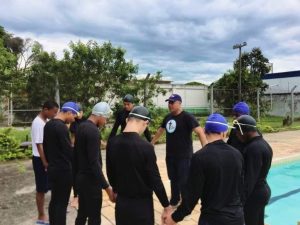 Menores infractores reciben clases de nataci&oacute;n en R&iacute;o de Janeiro, Brasil