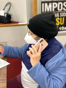 Palabras de fortaleza a través de una llamada telefónica