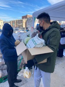 El clima invernal no es un impedimento para extenderle una mano amiga a los que están necesitados