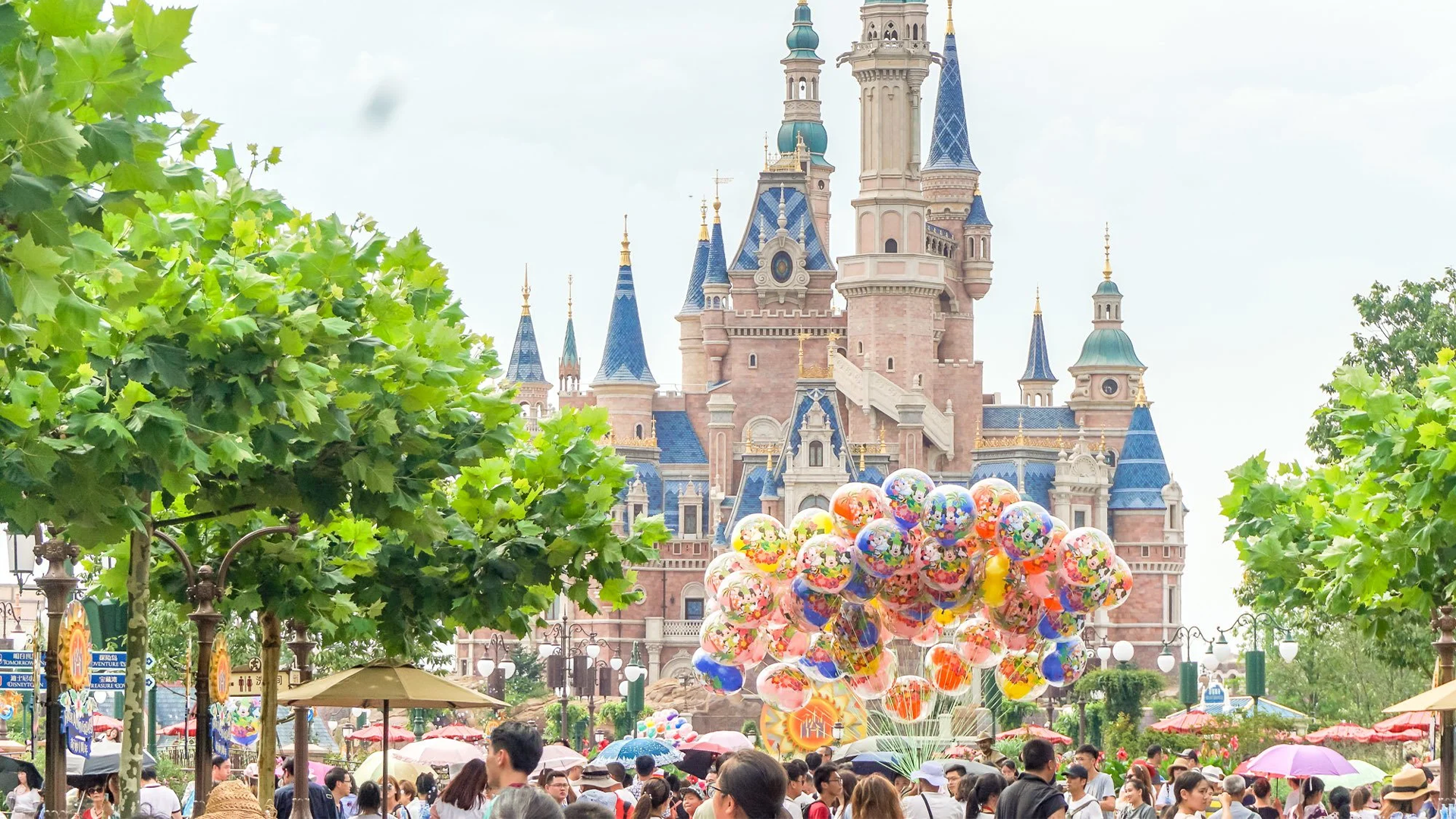 El parque de Disney en Shanghái cierra bruscamente por covid-19 con visitantes atrapados en su interior