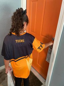 Grupo de adolescentes incentiva o amor ao próximo 