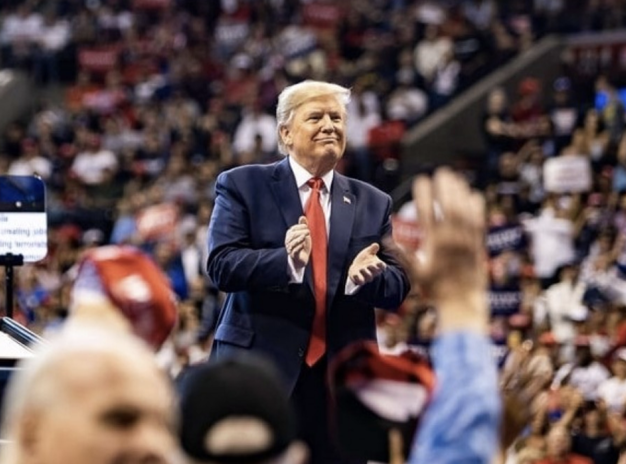 Trump divulga planos de imigração radical para 2025 se eleito presidente